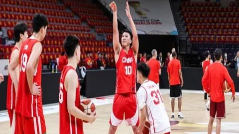 申花逆转泰山战报：李源一手术精准，李小恒力破薛庆浩防线